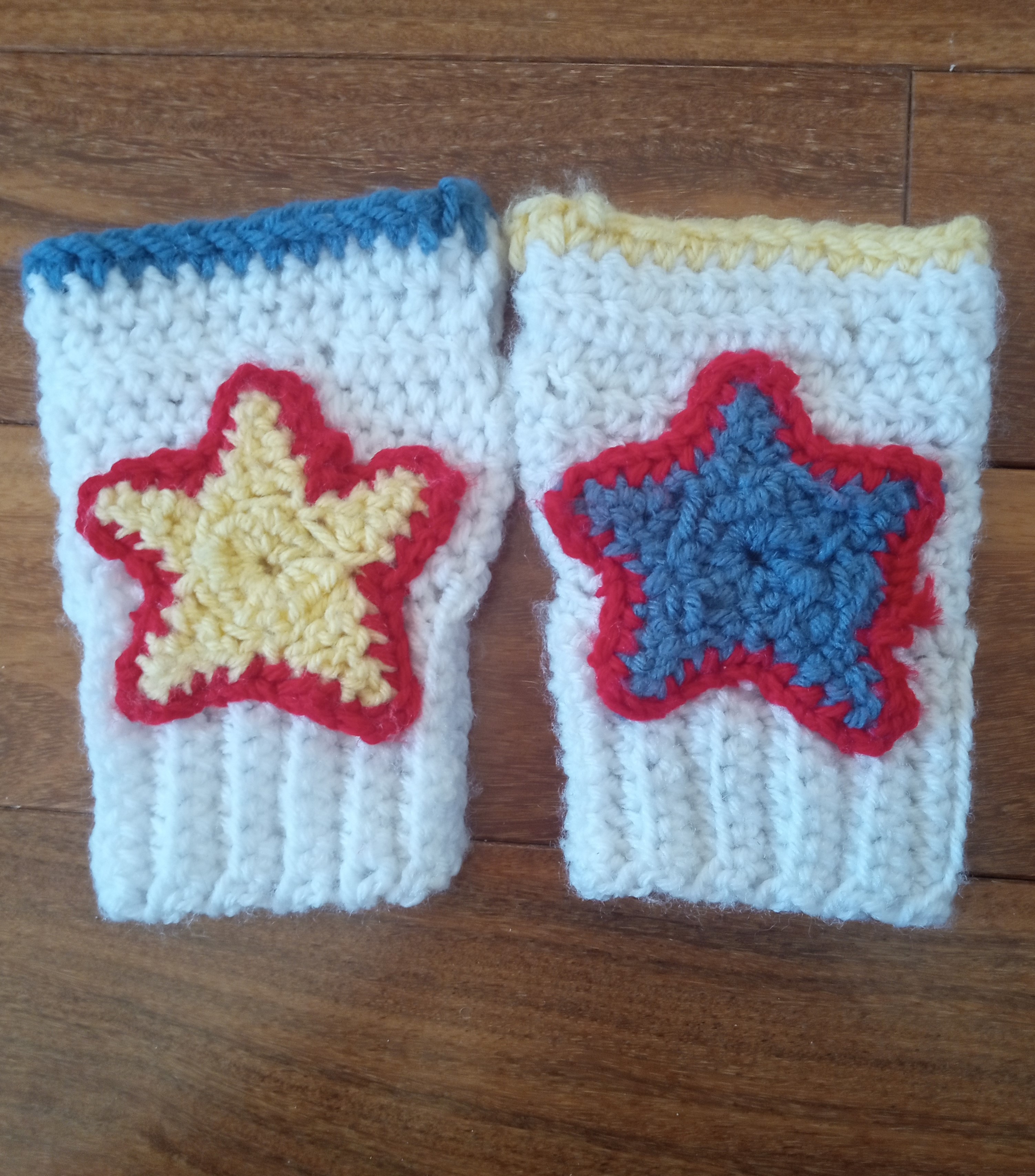 red white yellow n blue arm warmers with stars